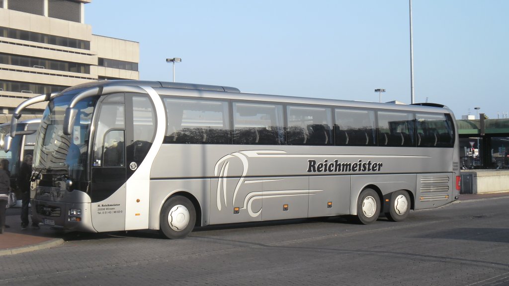 MAN Reisebus, am ZOB Hannover.Foto  vom 17.11.2011.