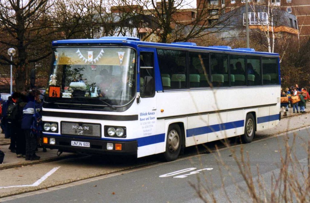 MAN SR240, aufgenommen im Januar 2000 an der Rudolf Steiner Schule in Dortmund.