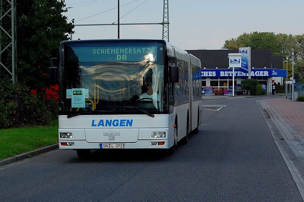 Man/Bssing Gelenkbus der Firma Langen im Schienenersatzverkehr zwischen Neuss Hbf und Bf Korschenbroich am 8. September 2010.