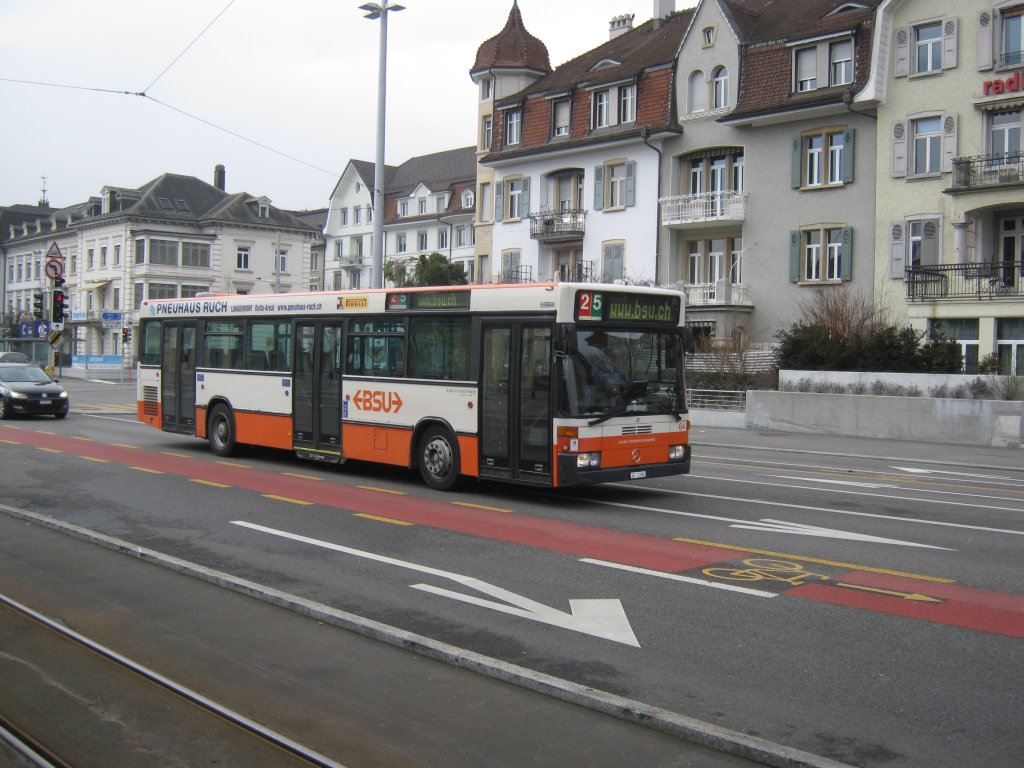 MB 405N Nr. 64 beim Bahnhof Solothurn, 22.02.2011.