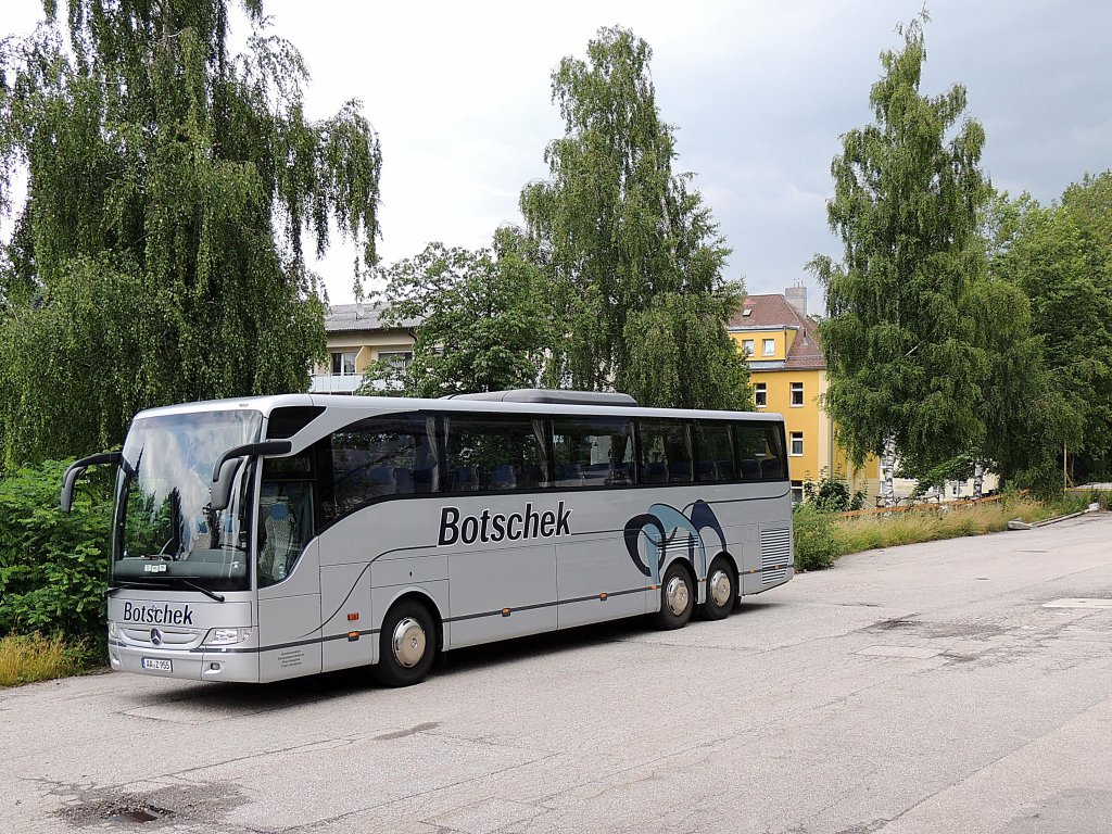 MB-Tourismo von Botschek hat in Ried i.I. einen Parkplatz gefunden; 130626