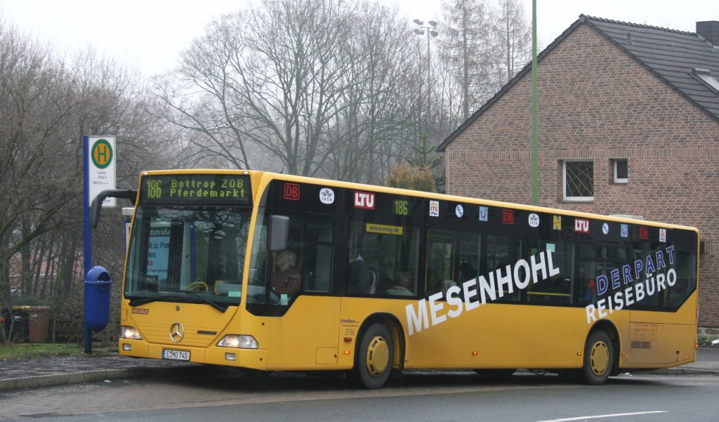 Meobus (E MO 745) an der Haltestelle Lautstr. mit der Linie 186 nach Bottrop ZOB,18.1.2010.