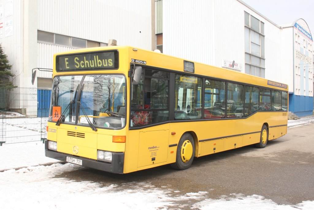 Meobus (E SH 731) im Schlerverkehr.
Hier an der Eissporthalle Essen West am 17.2.2010.