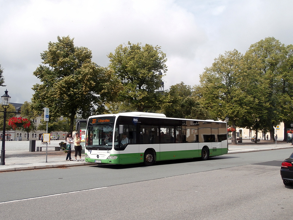 Mercedes-Benz Citaro  #11-8332 auf der Linie 207 aus Chemnitz nach Olbernhau in Marienberg, Haltstelle Markt. (29.7.2013)