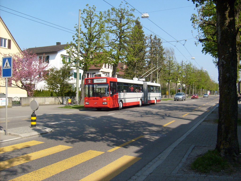 Mercedes-Benz Gelenktrolleybus Nr. 145 auf der Wlflingerstrasse am 21.4.2010