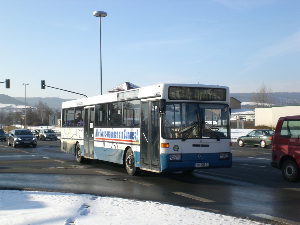 Mercedes-Benz O 405 (Hochflur-Stadtversion) auf der Linie 413 an der Haltestelle Burgau.