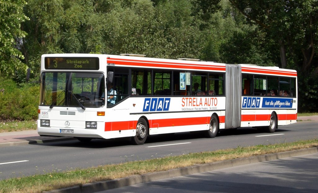 Mercedes-Benz O 405 (Hochflur-Stadtversion) auf der Linie 3 nach Strelapark/Zoo nahe der Haltestelle Knieper West.