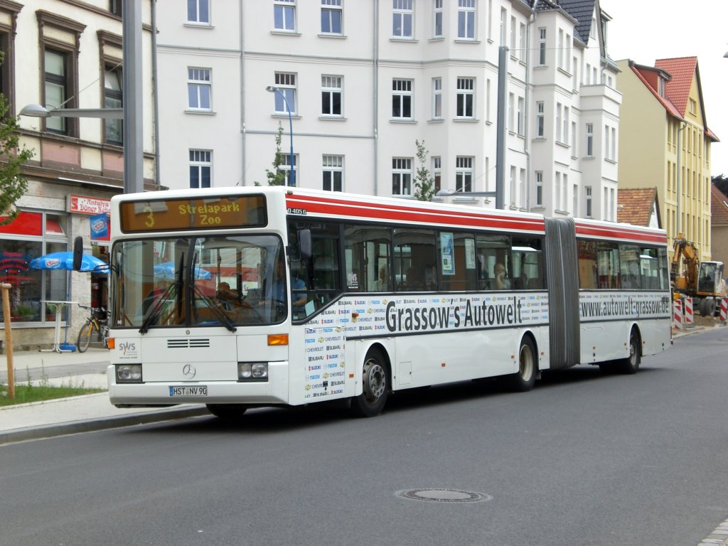 Mercedes-Benz O 405 (Hochflur-Stadtversion) auf der Linie 3 nach Strelapark/Zoo an der Haltestelle Gartenstrae. 

