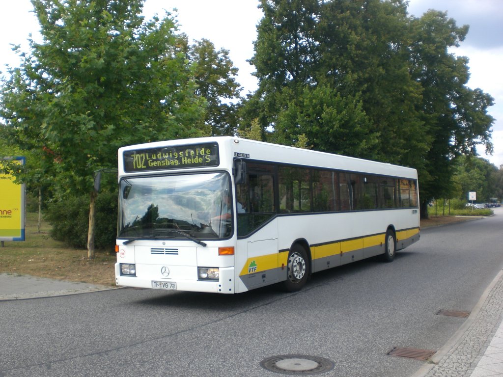 Mercedes-Benz O 405 N (Niederflur-Stadtversion) auf der Linie 702 nach Genshagener Heide am Bahnhof Ludwigsfelde.