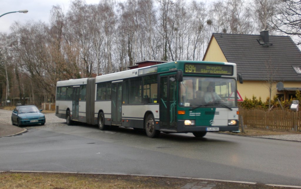Mercedes-Benz O 405 N (Niederflur-Stadtversion) auf der Linie 694 nach Drewitz Stern-Center/Gerlachstrae an der Haltestelle Am Gehlz.