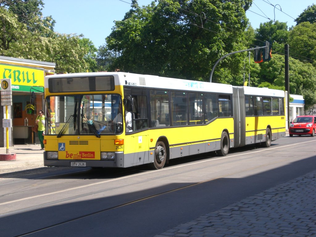 Mercedes-Benz O 405 N (Niederflur-Stadtversion) als SEV fr die Straenbahnlinie M1 und die U-Bahnlinie 2 zwischen Pankow Kirche und U-Bahnhof Senefelder Platz.