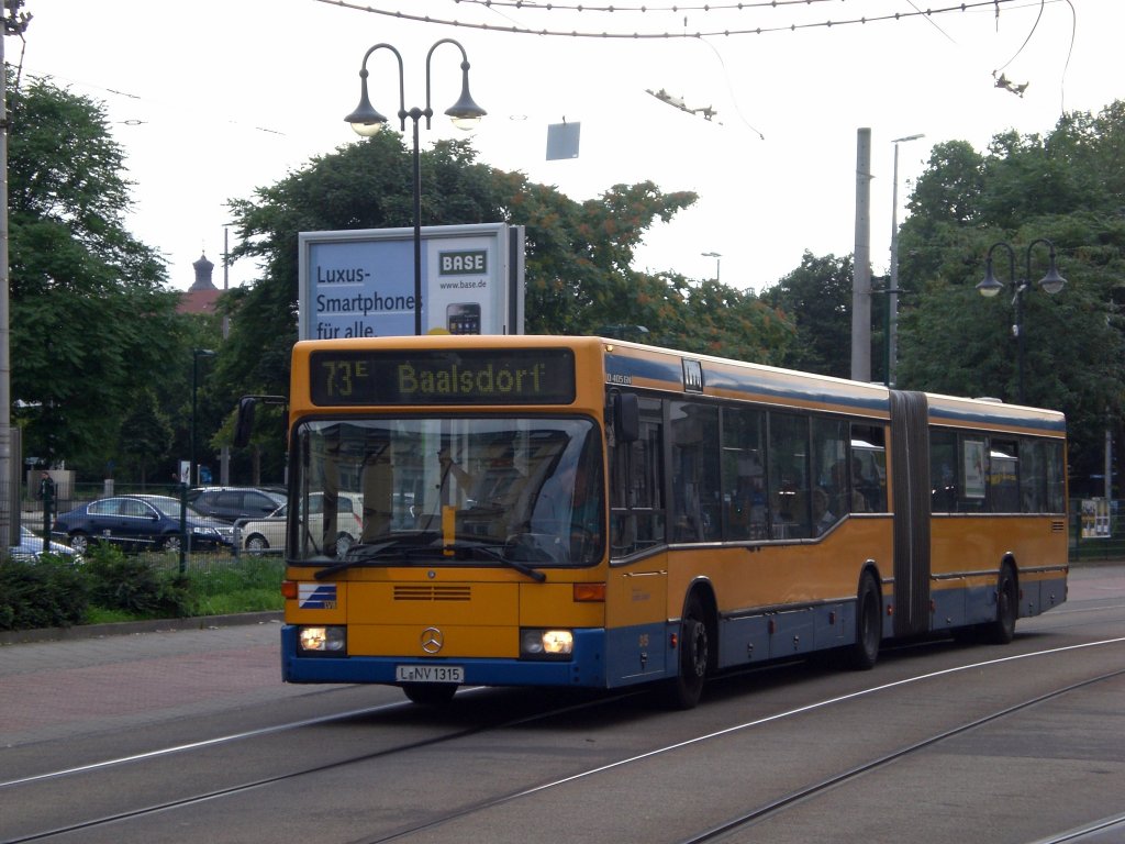 Mercedes-Benz O 405 N (Niederflur-Stadtversion) auf der Linie 73E nach Baalsdorf an der Haltestelle Hofmeisterstrae.
