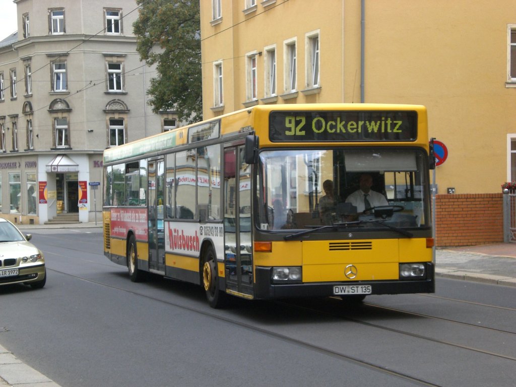 Mercedes-Benz O 405 N (Niederflur-Stadtversion) auf der Linie 92 nach Ockerwitz an der Haltestelle Cotta Georg-Keller-Strae.(28.7.2011)