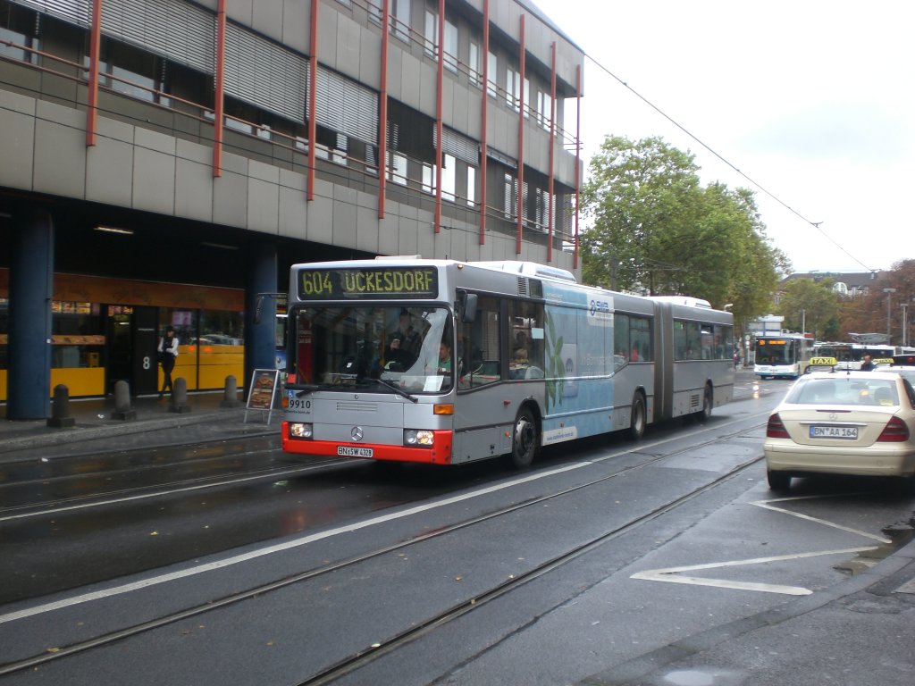 Mercedes-Benz O 405 N (Niederflur-Stadtversion) auf der Linie 604 nach Bonn ckesdorf am Hauptbahnhof Bonn.(4.10.2012) 