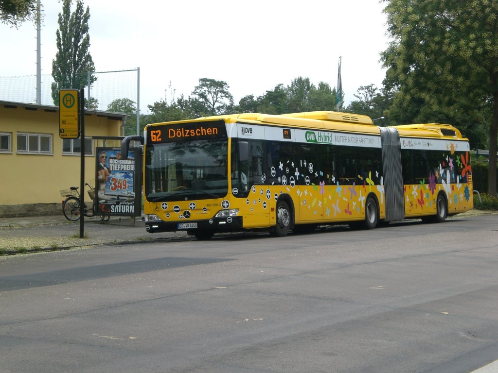 Mercedes-Benz O 530 GDH (Citaro Hybrid) auf der Linie 62 nach Dlzschen an der Haltestelle Johannstadt Neubertstrae.(1.8.2011)