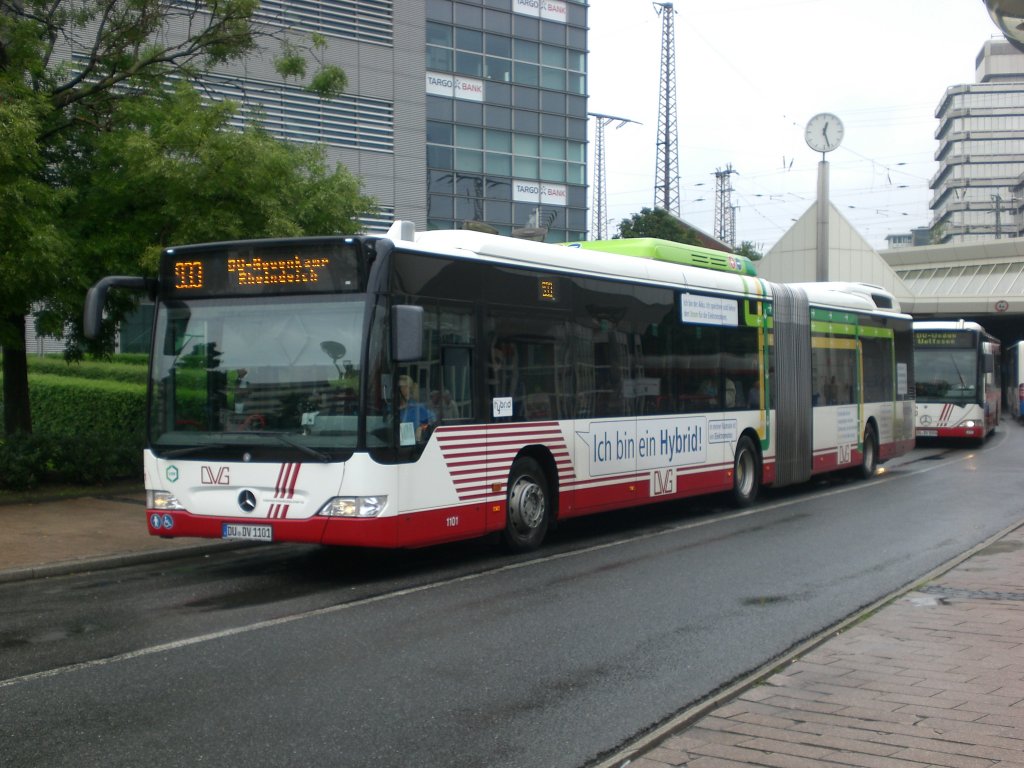 Mercedes-Benz O 530 GDH (Citaro Hybrid) auf der Linie 933 nach Duisburg Neuenkamp Rheindeich am Hauptbahnhof Duisburg.(17.7.2012) 