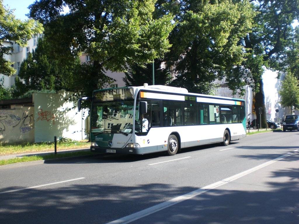 Mercedes-Benz O 530 I (Citaro) auf der Linie 692 nach Nauener Vorstadt Hhenstrae an der Haltestelle Reiterweg/Jgerallee. 