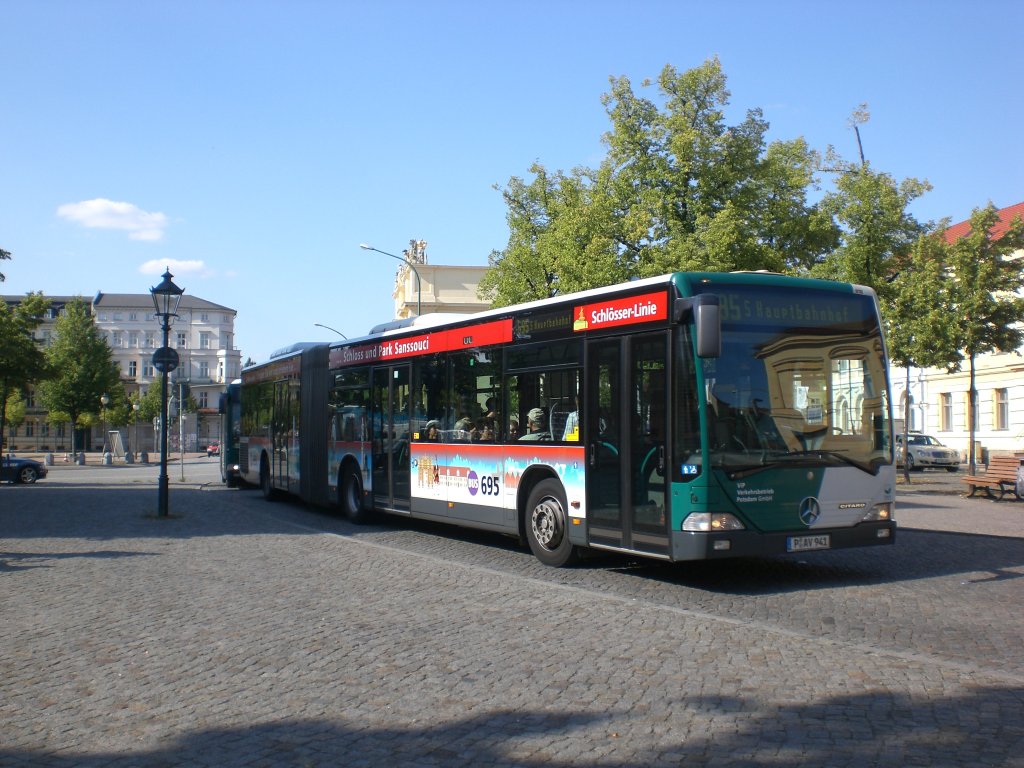 Mercedes-Benz O 530 I (Citaro) auf der Linie 695 nach Hauptbahnhof an der Haltestelle Luisenplatz-Sd/Park Sanssouci.