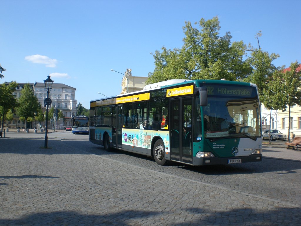 Mercedes-Benz O 530 I (Citaro) auf der Linie 692 nach Nauener Vorstadt Hhenstrae an der Haltestelle Luisenplatz-Sd/Park Sanssouci.
