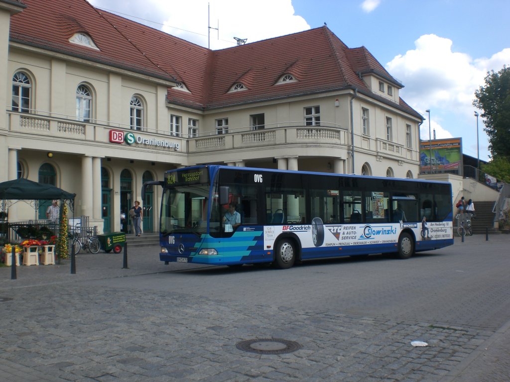 Mercedes-Benz O 530 I (Citaro) auf der Linie 824 nach S-Bahnhof Hennigsdorf am S-Bahnhof Oranienburg.