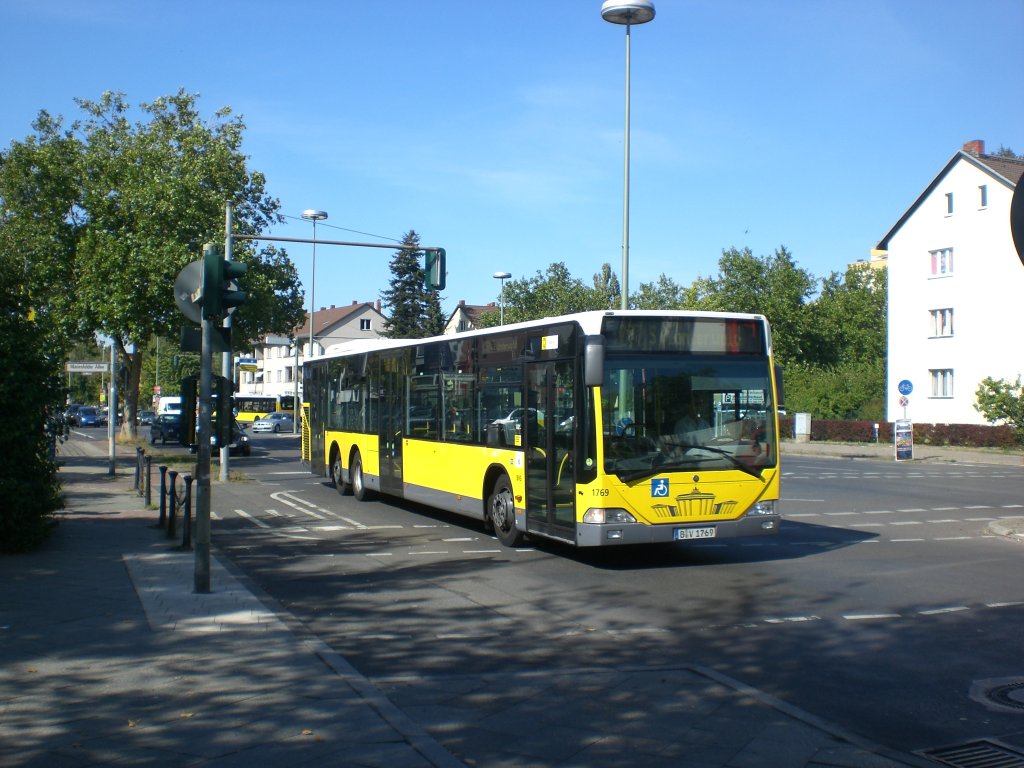 Mercedes-Benz O 530 I (Citaro) auf der Linie 277 nach S-Bahnhof Plnterwald an der Haltestelle Marienfelde Nahmitzer Damm/Marienfelder Allee.