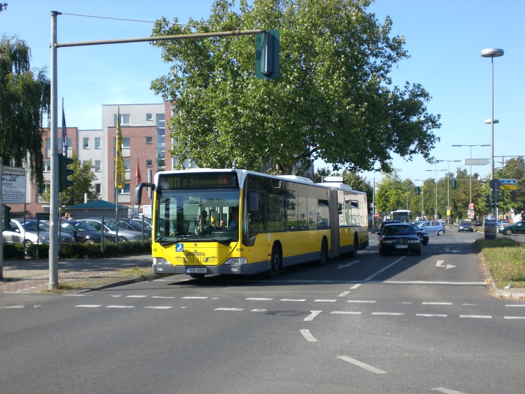 Mercedes-Benz O 530 I (Citaro) auf der Linie M11 nach S-Bahnhof Schneweide an der Haltestelle Marienfelde Nahmitzer Damm/Marienfelder Allee.
