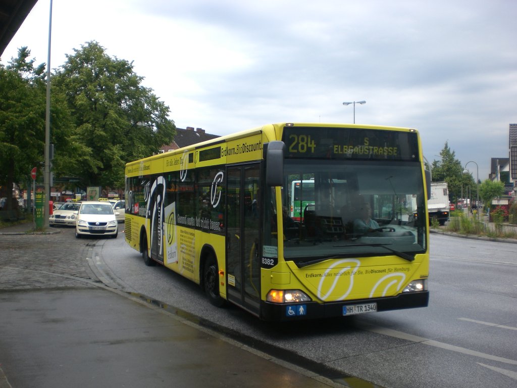 Mercedes-Benz O 530 I (Citaro) auf der Linie 284 nach S-Bahnhof Elbgaustrae an der Haltestelle Eidelstedter Platz.