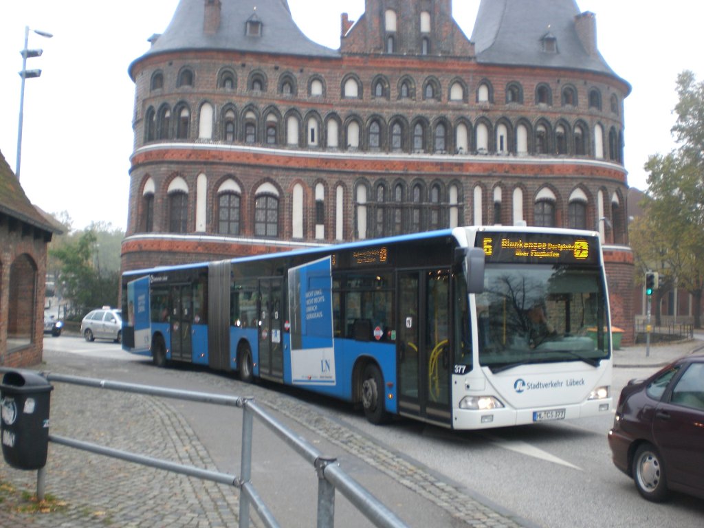 Mercedes-Benz O 530 I (Citaro) auf der Linie 6 nach Blankensee Dorfplatz an der Haltestelle Holstentorplatz.
