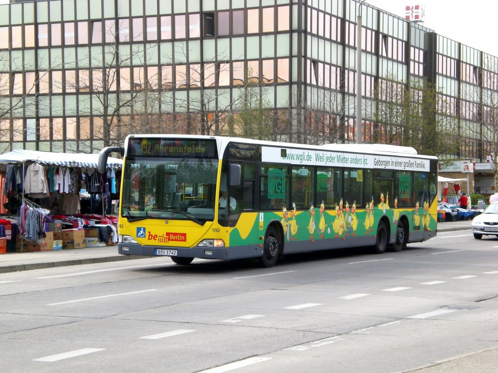 Mercedes-Benz O 530 I (Citaro) auf der Linie 192 nach Ahrensfelde an der Haltestelle Marzahn Barnimplatz.