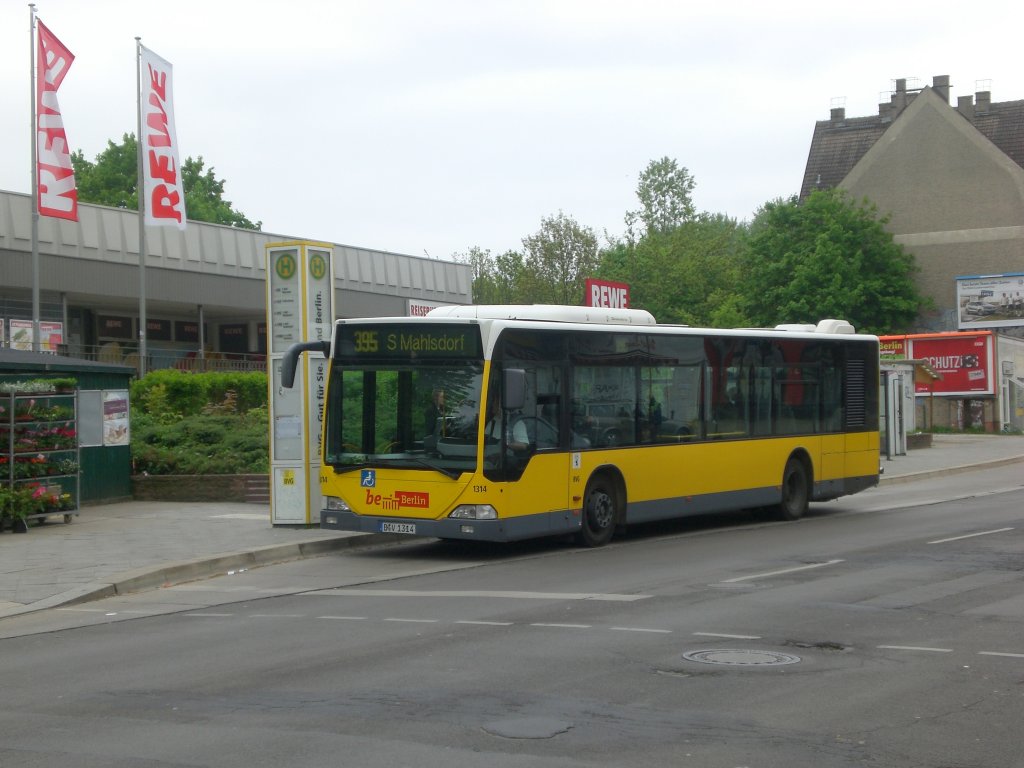 Mercedes-Benz O 530 I (Citaro) auf der Linie 395 am S-Bahnhof Mahlsdorf.