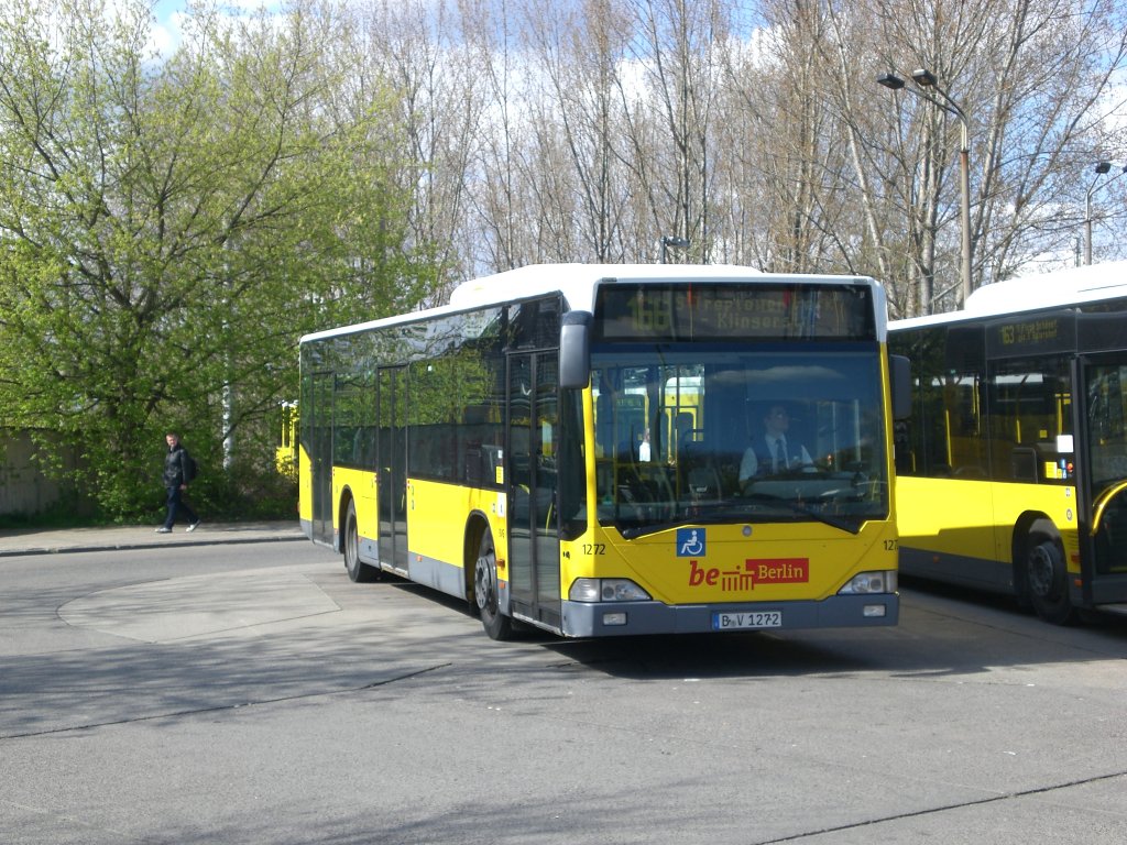 Mercedes-Benz O 530 I (Citaro) auf der Linie 166 nach S-Bahnhof Treptower Park am S-Bahnhof Schneweide/Sterndamm.