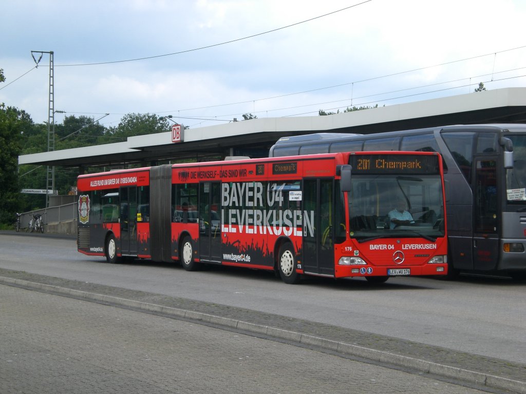 Mercedes-Benz O 530 I (Citaro) auf der Linie 201 nach Leverkusen Chempark am S-Bahnhof Leverkusen Mitte.(9.7.2012)
 
