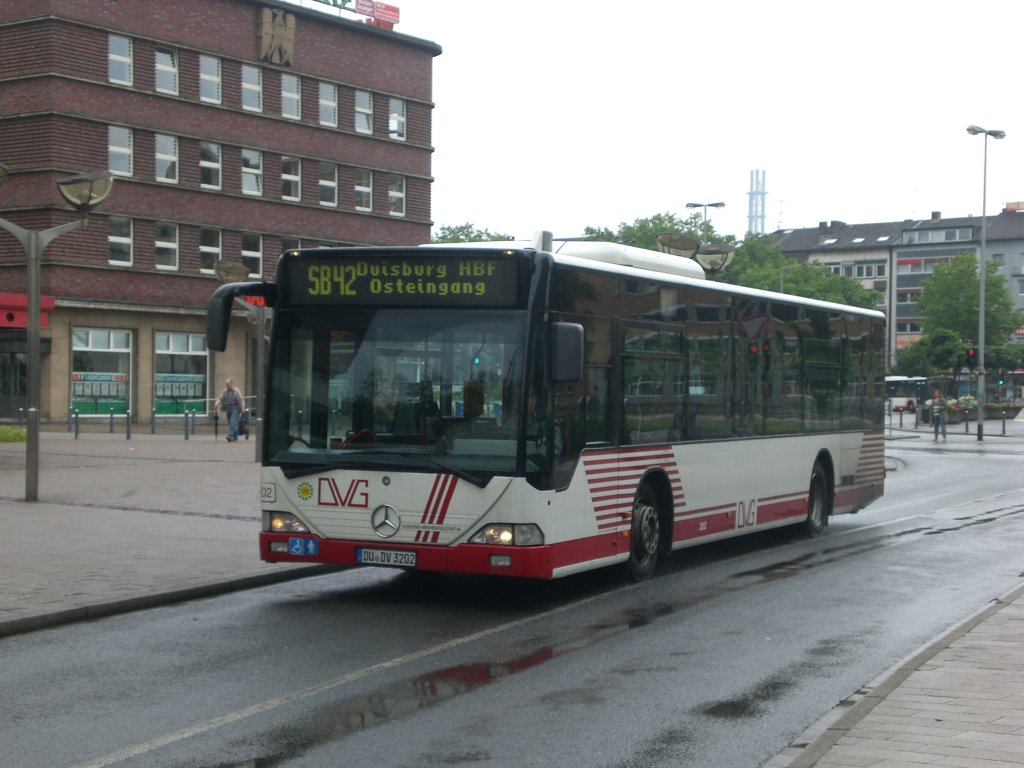Mercedes-Benz O 530 I (Citaro) auf der Linie SB42 am Hauptbahnhof Duisburg.(17.7.2012) 