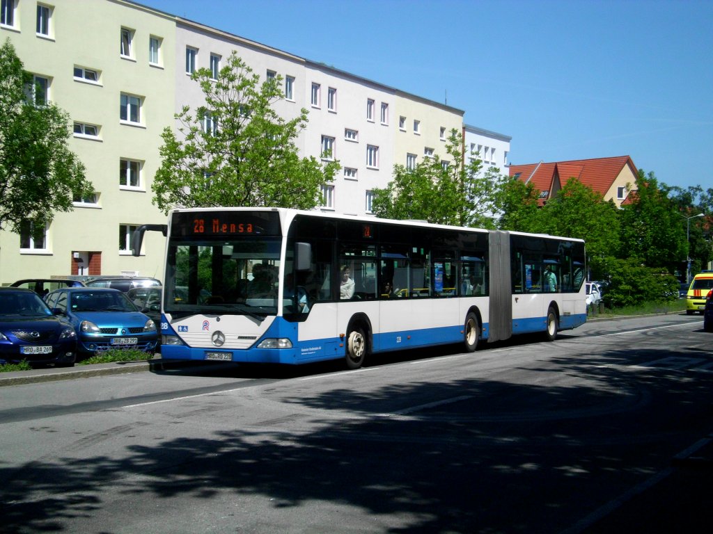 Mercedes-Benz O 530 I (Citaro) auf der Linie 28 nach Rostock-Sdstadt Mensa an der Haltestelle Rostock-Hansaviertel Schillingallee.(3.6.2013) 