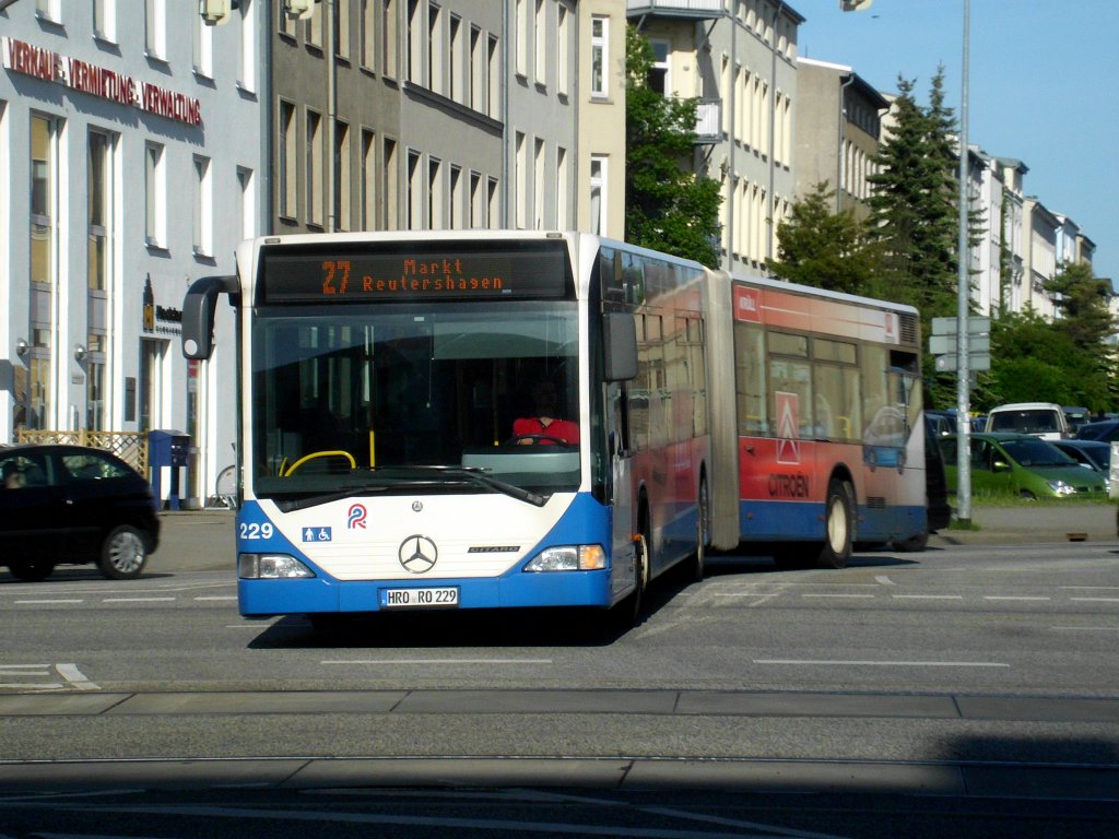 Mercedes-Benz O 530 I (Citaro) auf der Linie 27 nach Rostock-Reutershagen Markt an der Haltestelle Rostock-Stadtmitte Goetheplatz.(3.6.2013) 