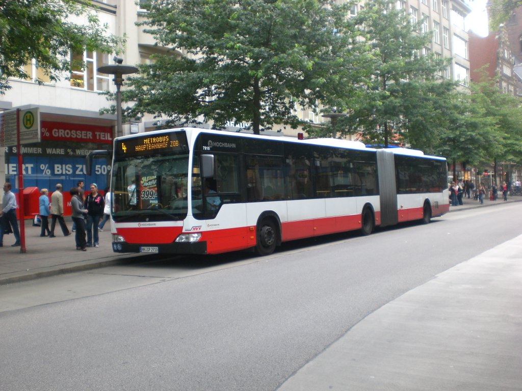 Mercedes-Benz O 530 II (Citaro Facelift) auf der Linie 4 nach Hauptbahnhof/ZOB an der Haltestelle Gerhard-Hauptmann-Platz.
