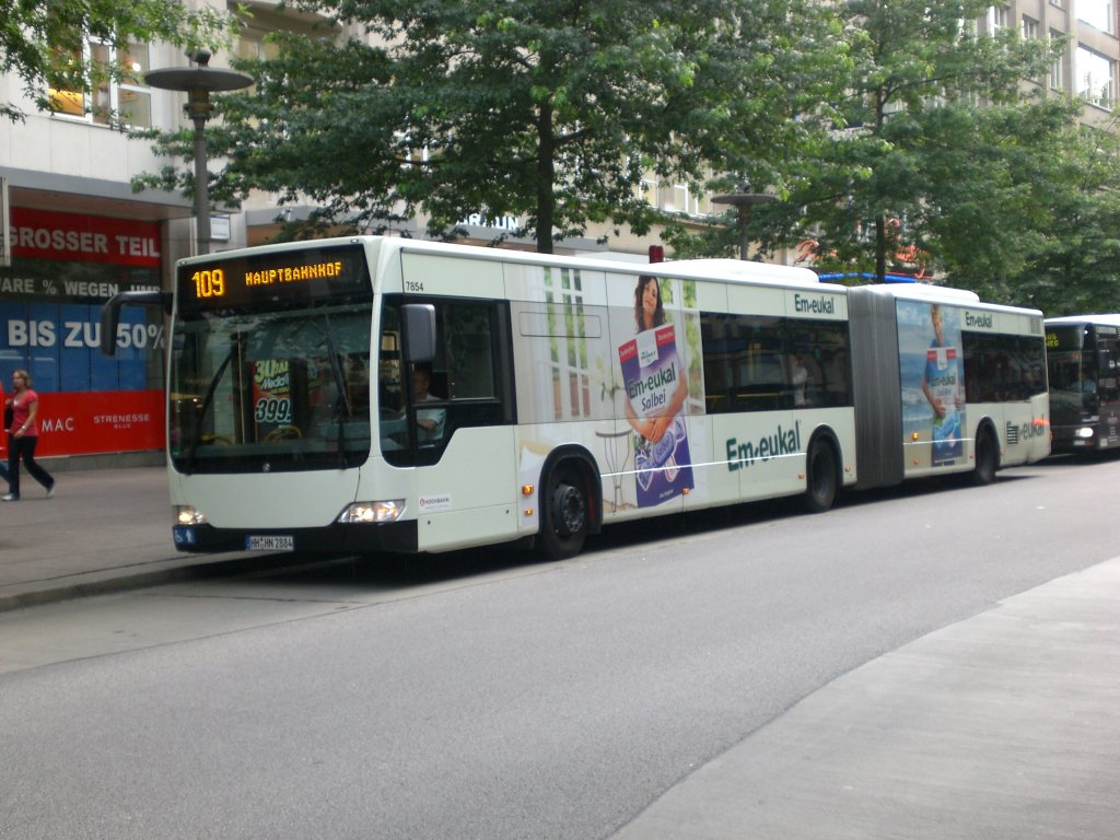 Mercedes-Benz O 530 II (Citaro Facelift) auf der Linie 109 nach Hauptbahnhof/ZOB an der Haltestelle Gerhard-Hauptmann-Platz.