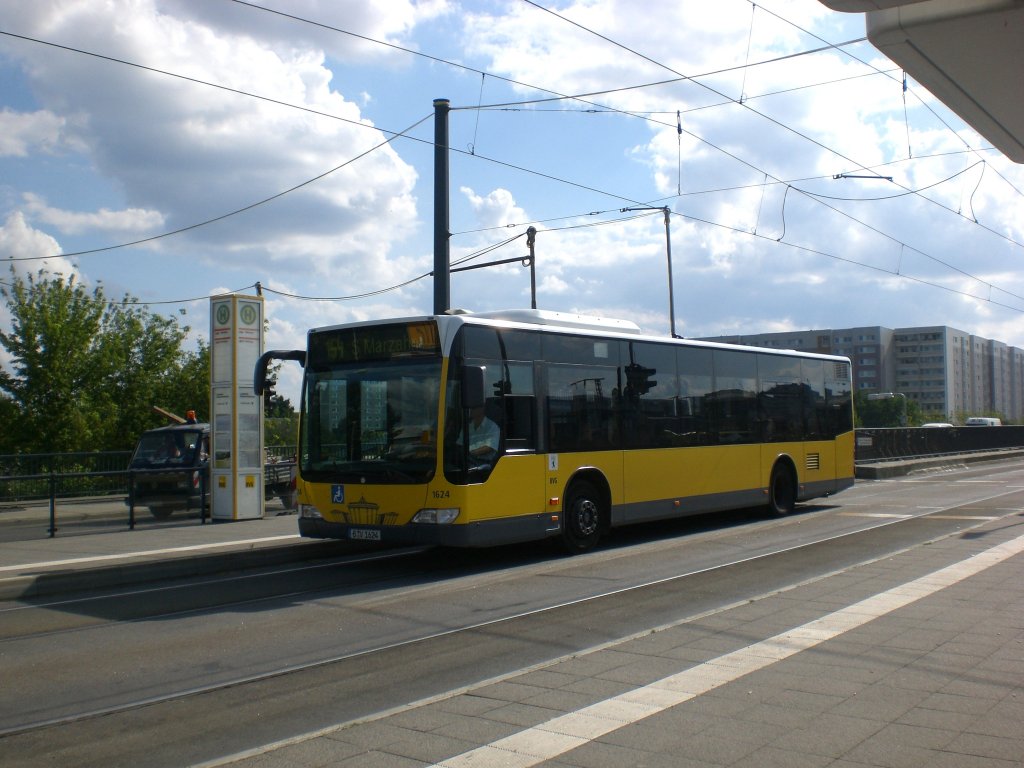 Mercedes-Benz O 530 II (Citaro Facelift) auf der Linie 154 nach S-Bahnhof Marzahn am S-Bahnhof Hohenschnhausen.