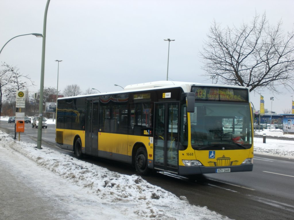 Mercedes-Benz O 530 II (Citaro Facelift) auf der Linie 139 nach S-Bahnhof Messe Nord/ICC am U-Bahnhof Paulsternstrae.