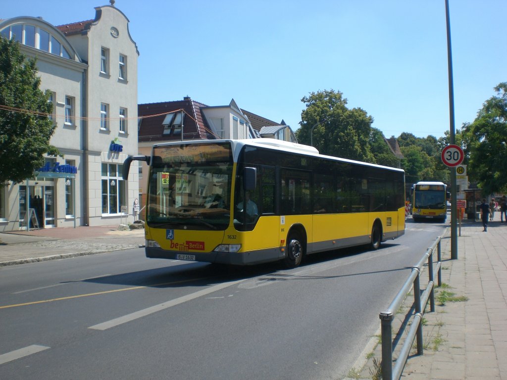 Mercedes-Benz O 530 II (Citaro Facelift) auf der Linie 251 nach Buchholz-West Aubertstrae am S-Bahnhof Buch.