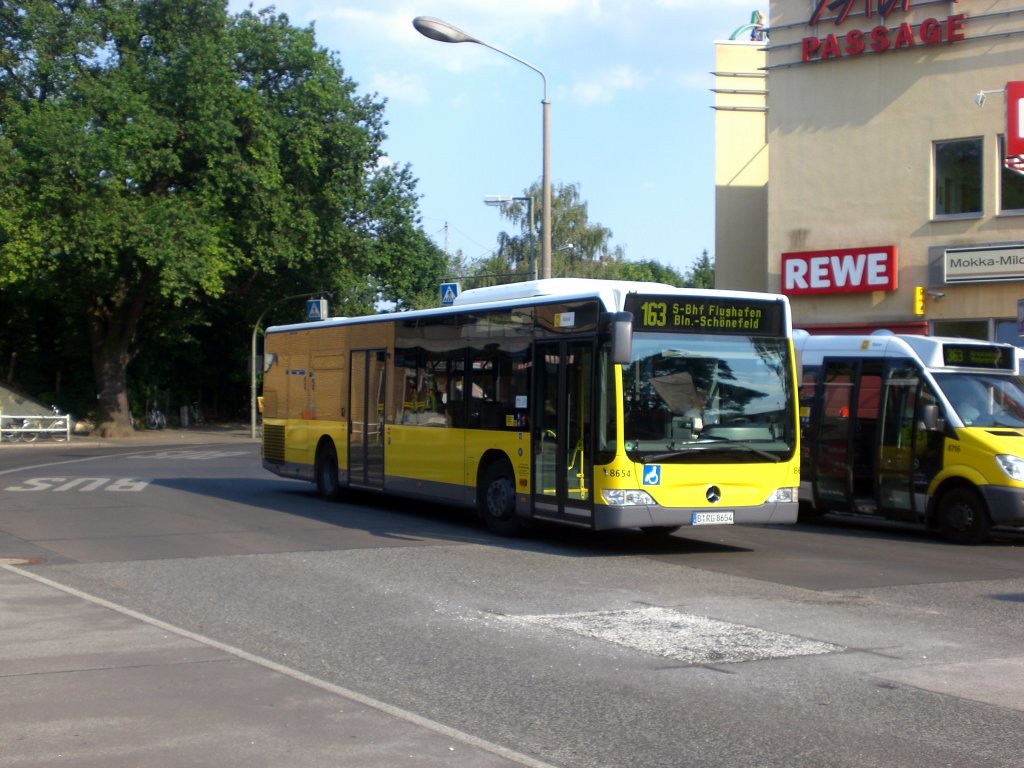 Mercedes-Benz O 530 II (Citaro Facelift) auf der Linie 163 nach S-Bahnhof Flughafen Schnefeld am S-Bahnhof Grnau.