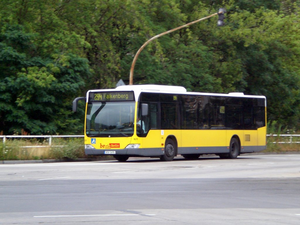 Mercedes-Benz O 530 II (Citaro Facelift) auf der Linie 294 nach Falkenberg an der Haltestelle Hohenschnhausen Gehrenseestrae.