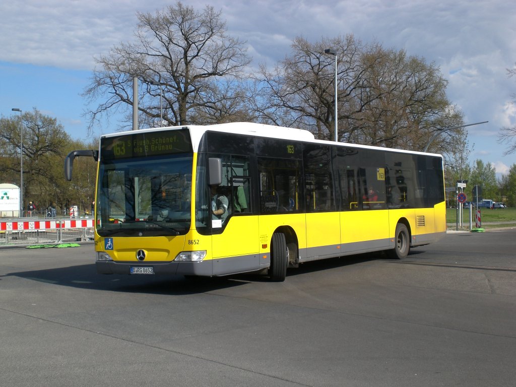 Mercedes-Benz O 530 II (Citaro Facelift) auf der Linie 163 nach S-Bahnhof Flughafen Schnefeld am S-Bahnhof Adlershof.