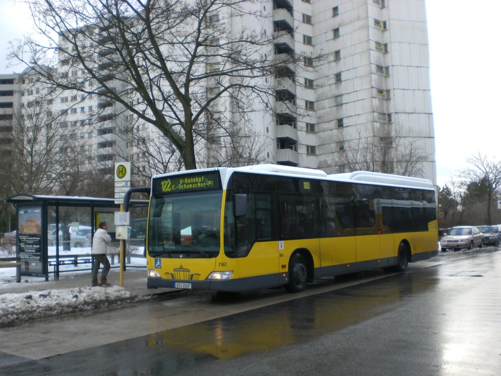 Mercedes-Benz O 530 LE  (Citaro) auf der Linie 122 nach U-Bahnhof Kurt-Schumacher-Platz an der Haltestelle Mrkisches Viertel Calauer Strae.