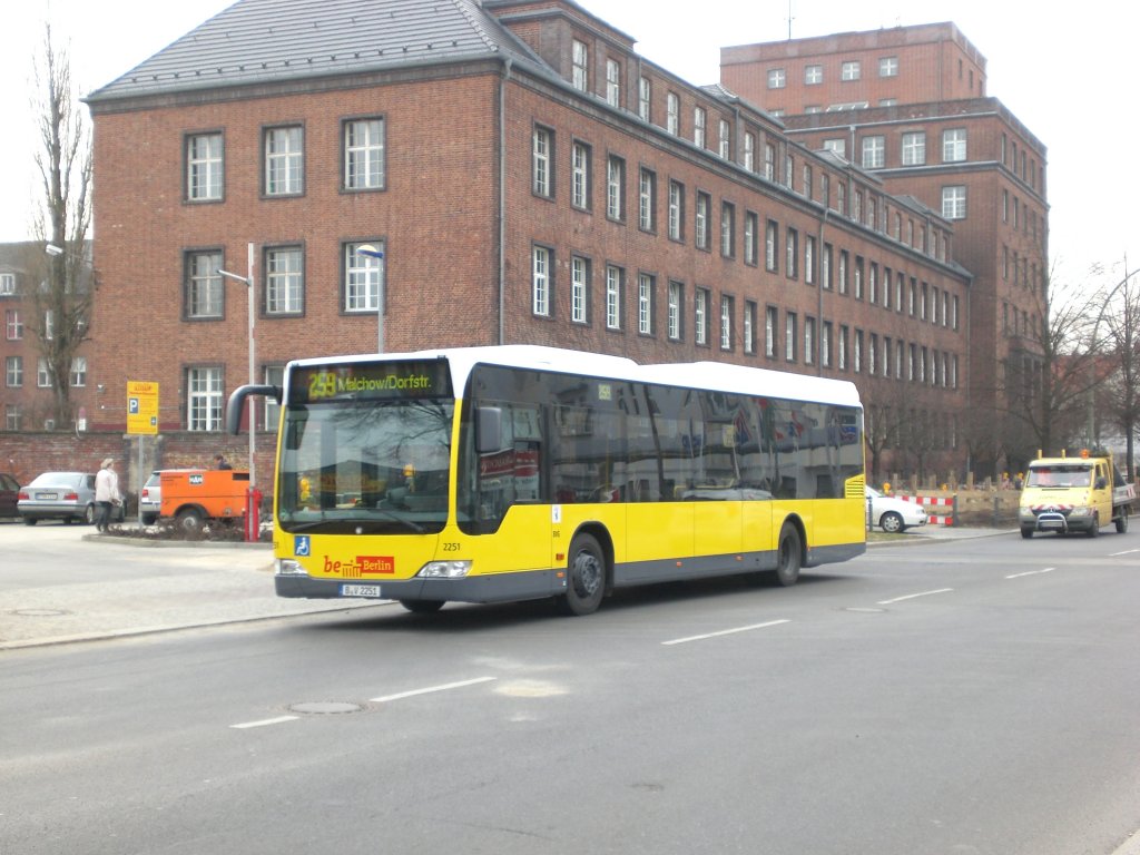 Mercedes-Benz O 530 LE  (Citaro) auf der Linie 259 nach Malchow Dorfstrae nahe der Haltestelle Rathaus Weiensee.