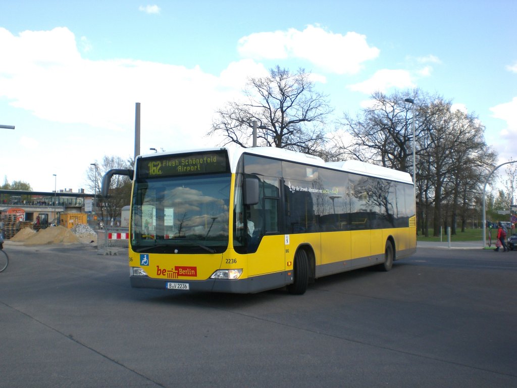 Mercedes-Benz O 530 LE  (Citaro) auf der Linie 162 nach Flughafen Schnefeld am S-Bahnhof Adlershof.