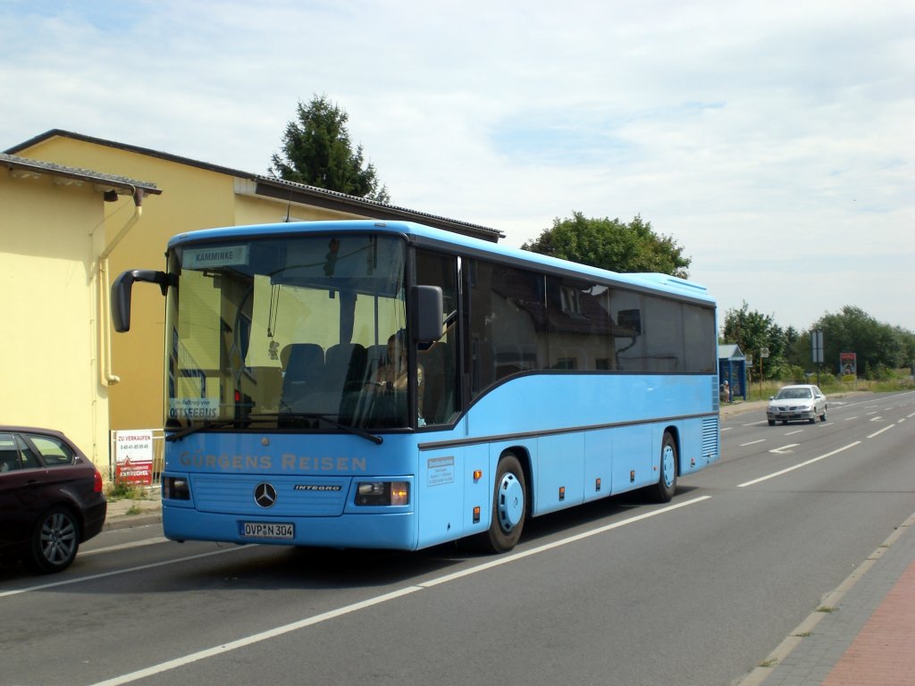 Mercedes-Benz O 550 (Integro) auf der Linie 286 nach Kamminke nahe vom Bahnhof Seebad Bansin.
