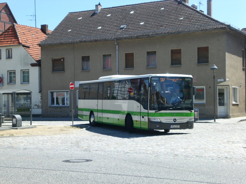 Mercedes-Benz O 550 (Integro) auf der Linie 582 nach Bad Belzig am ZOB Treuenbrietzen.