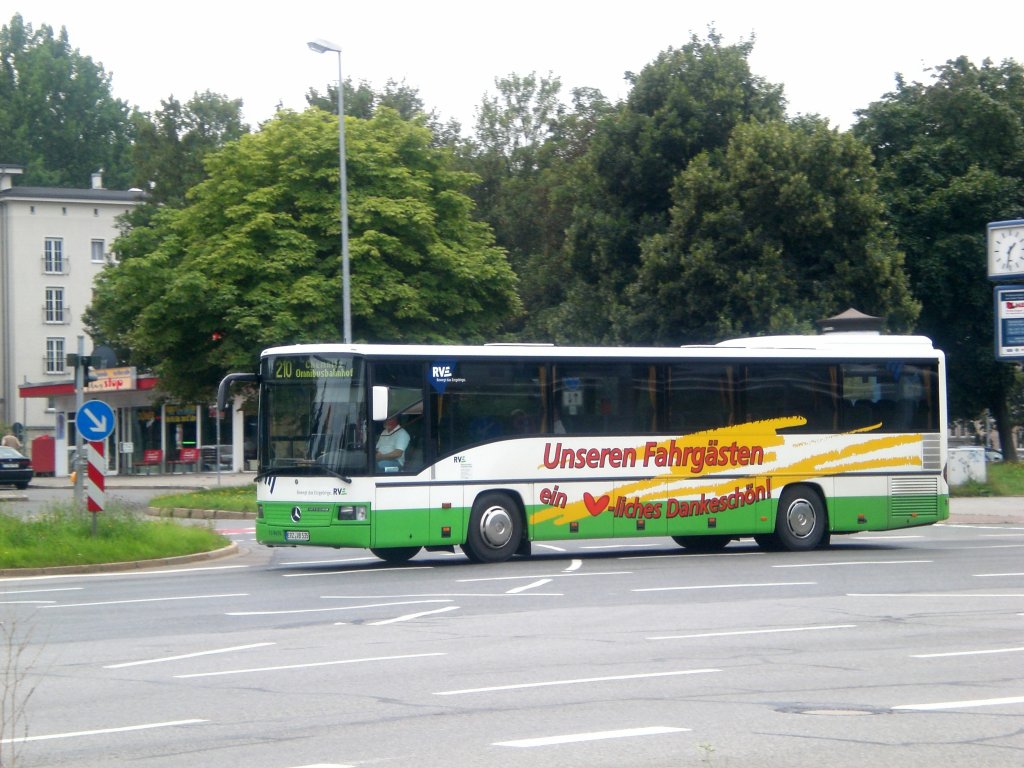 Mercedes-Benz O 550 (Integro) auf der Linie 210 nach Busbahnhof nahe der Haltestelle Brckenstrae.(4.8.2011)