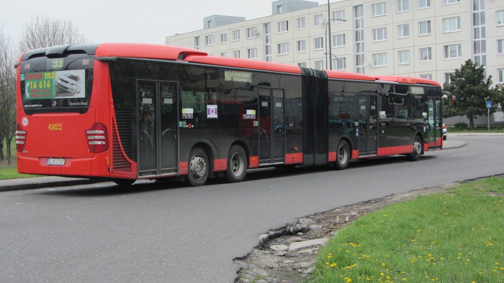 Mercedes Capacity wartet am 7.4.2012 an der Endstation der Linie 93 in Bratislava auf die Rckfahrt zum Bahnhof Hlavna Stanica.
